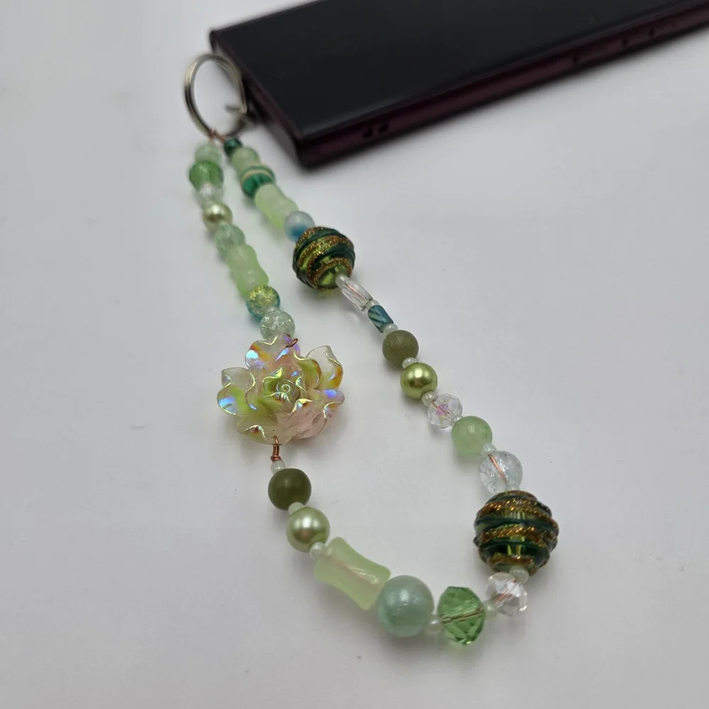 Handmade Green Beaded Phone Charm – Cute Wrist Strap Accessory - Picture 3 of 4